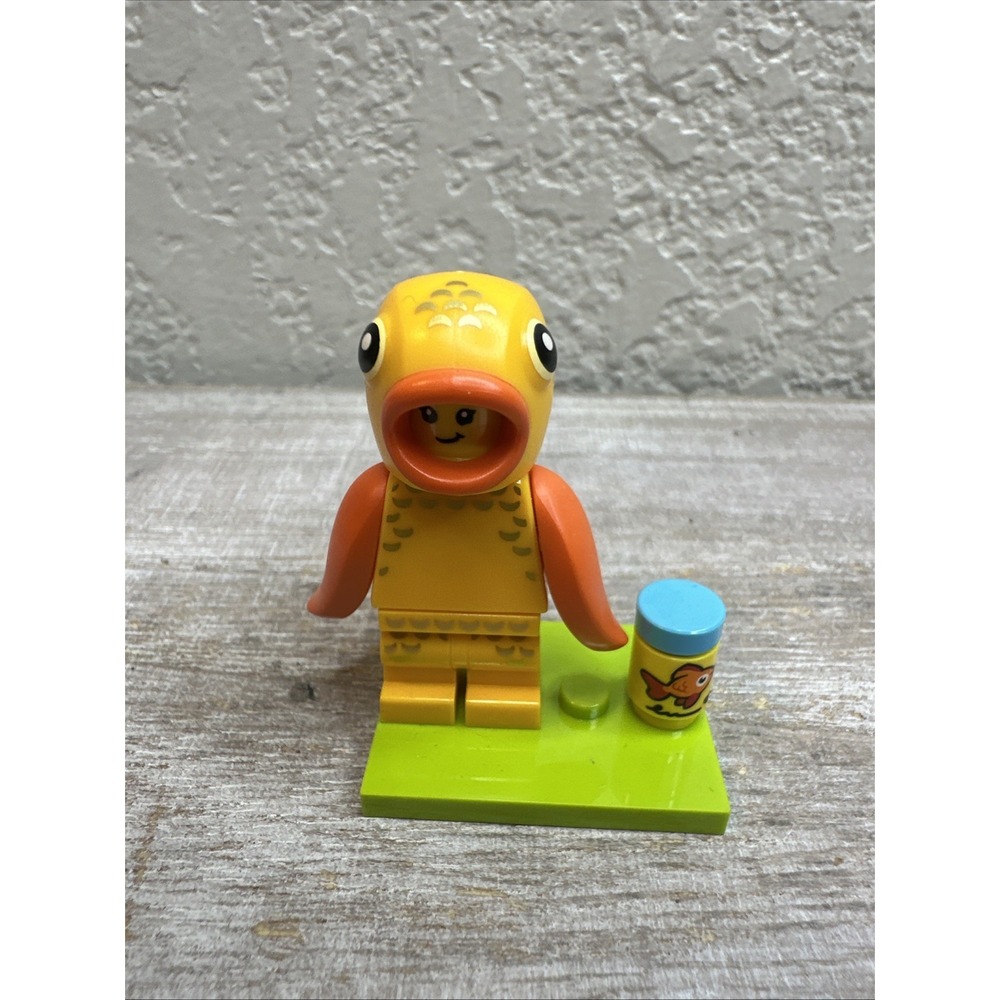 $8 🌙 LEGO Minifigures Series 28 Goldfish Costume 71051 CMF Minifig NWOB
